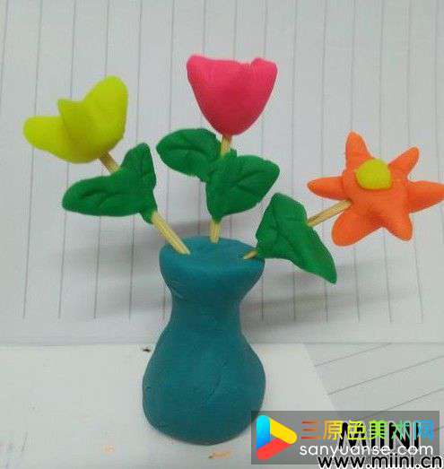 橡皮泥制作花瓶和鲜花