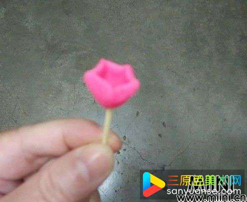 橡皮泥制作花瓶和鲜花