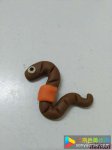 简单的卡通蚯蚓的粘土制作步骤教程