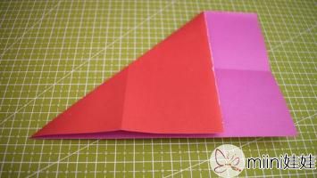 正方形纸飞机的折纸步骤_正方形纸飞机折纸教程