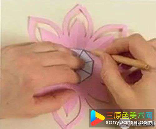 剪纸制作莲花烛台的方法