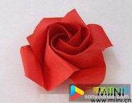 纸玫瑰的简单折纸方法教程步骤