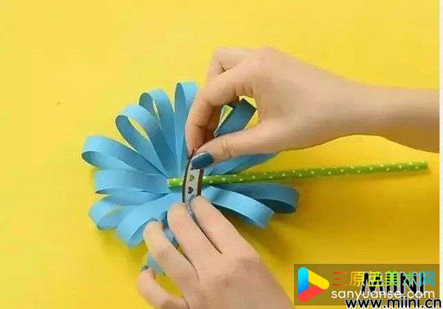 手工折纸成菊花的步骤教程