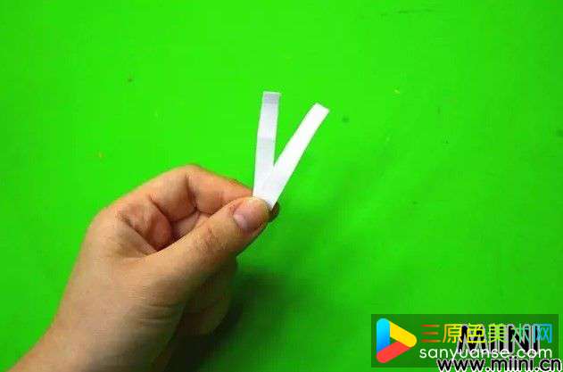 用卡纸剪一个小蜜蜂教程