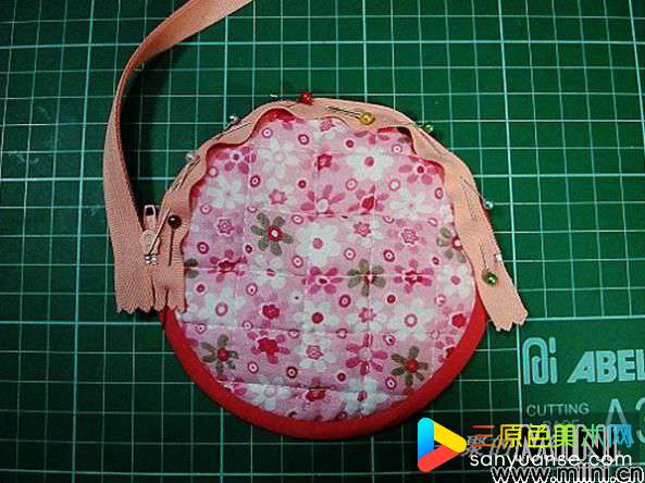 平聚手作贴布圆形小钱包步骤图解